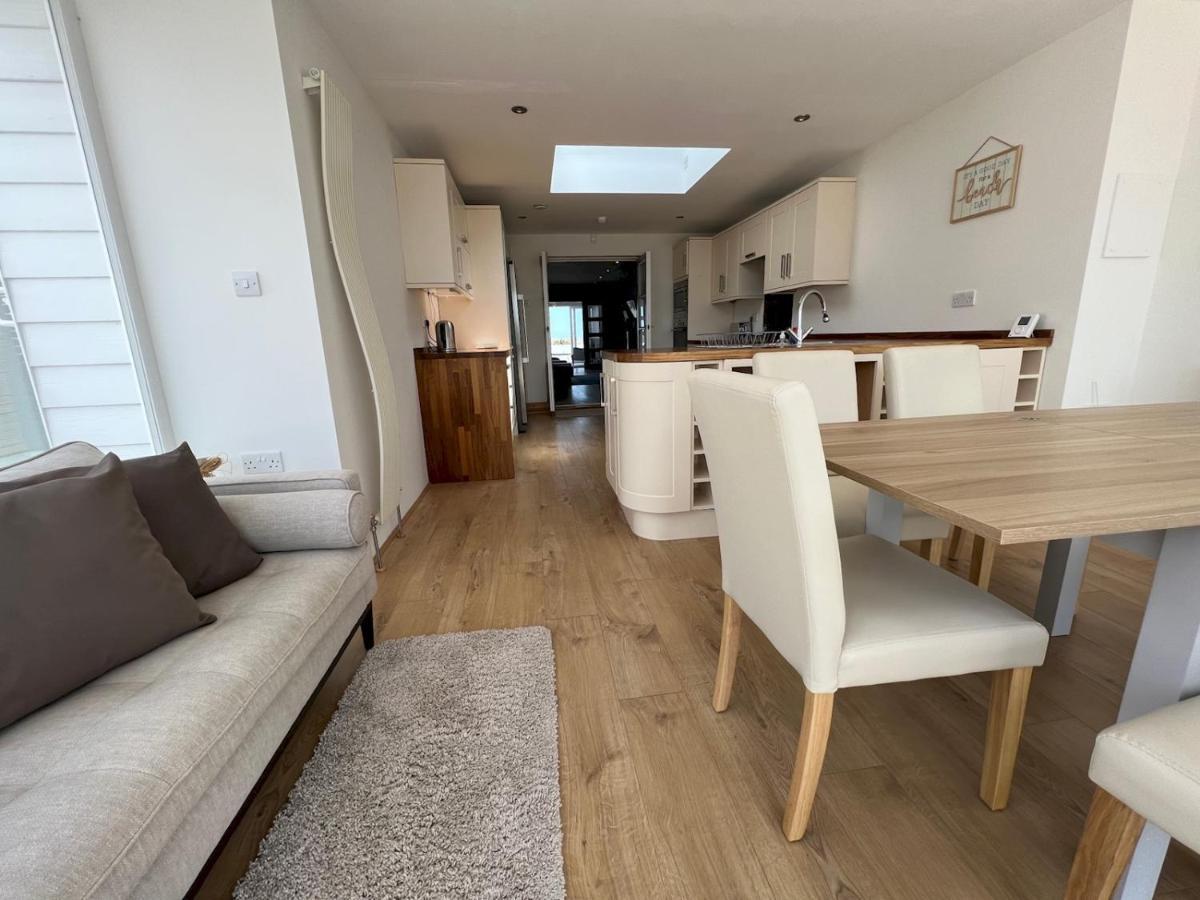 Pass The Keys Fabulous Beach Front Holiday Location Lydd Exterior foto