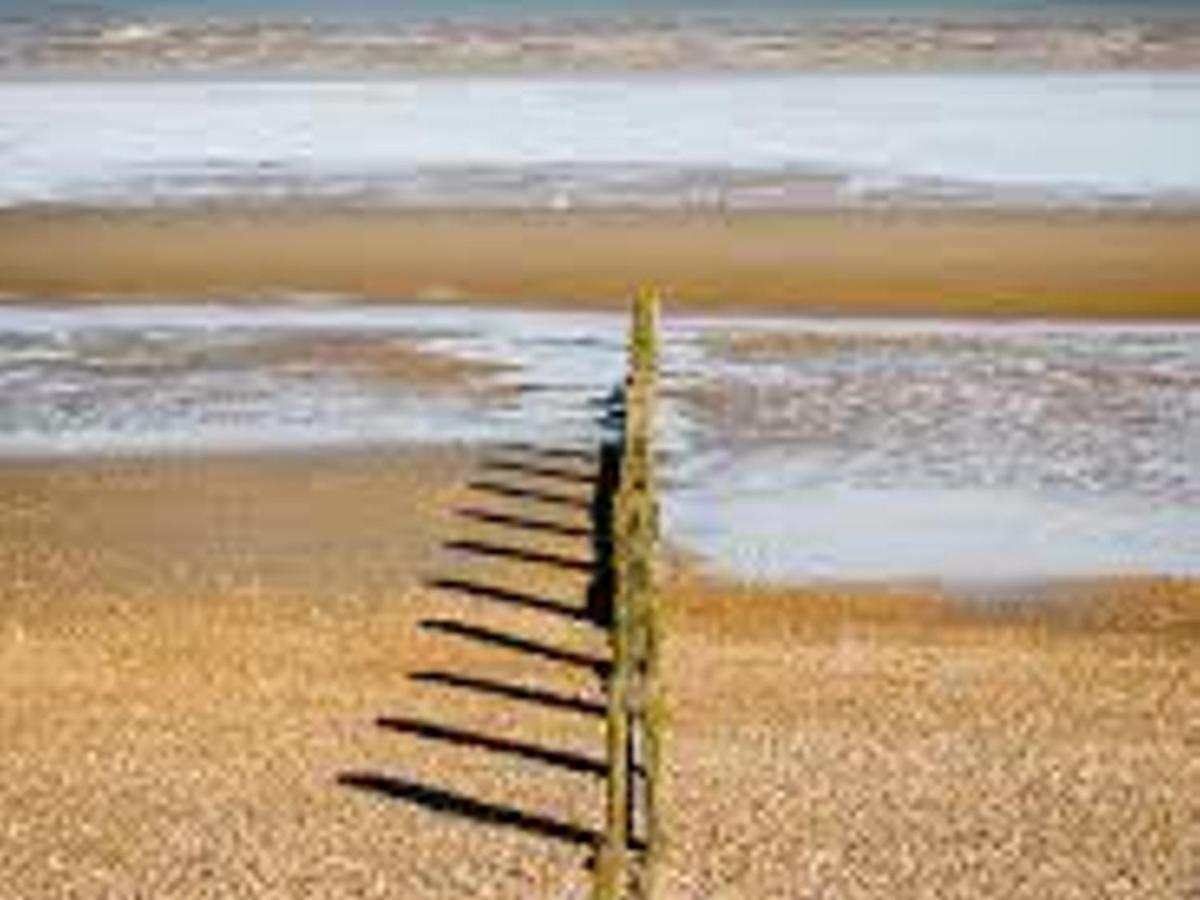 Pass The Keys Fabulous Beach Front Holiday Location Lydd Exterior foto