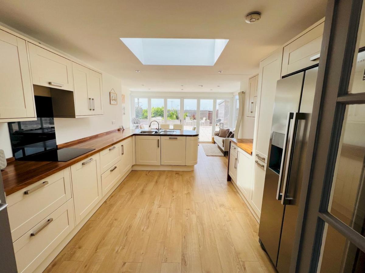 Pass The Keys Fabulous Beach Front Holiday Location Lydd Exterior foto