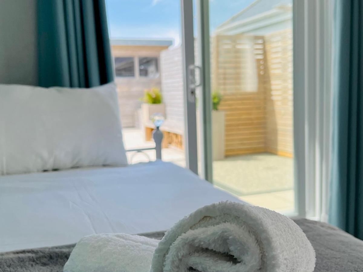 Pass The Keys Fabulous Beach Front Holiday Location Lydd Exterior foto