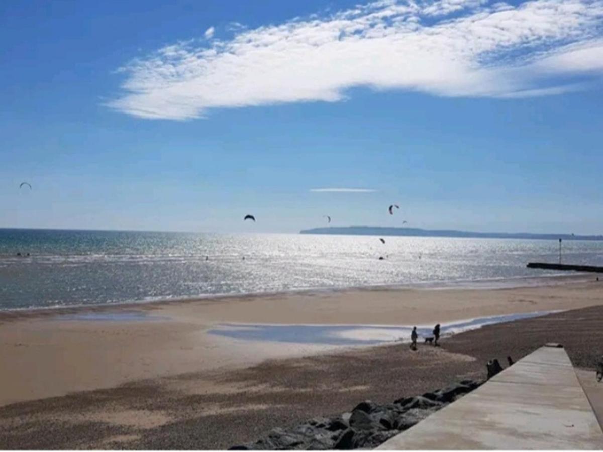 Pass The Keys Fabulous Beach Front Holiday Location Lydd Exterior foto