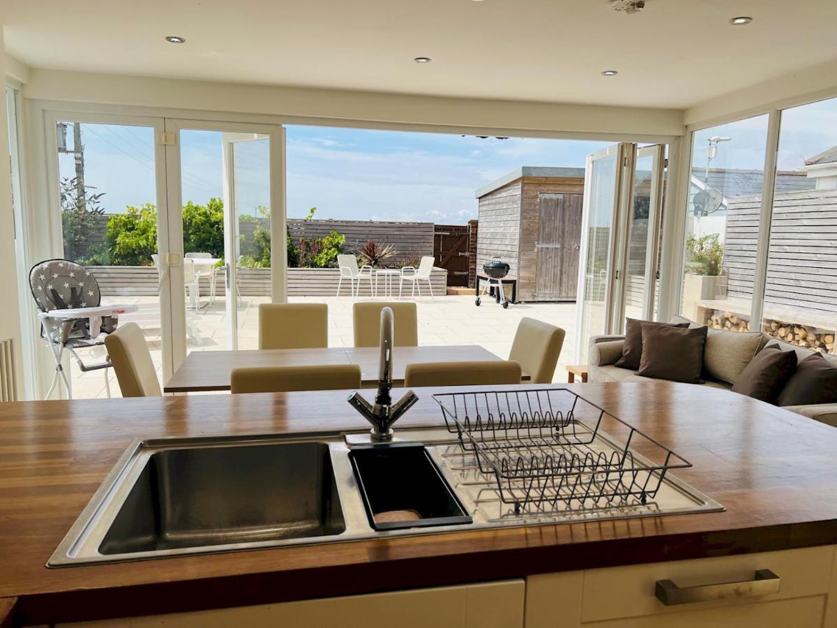 Pass The Keys Fabulous Beach Front Holiday Location Lydd Exterior foto