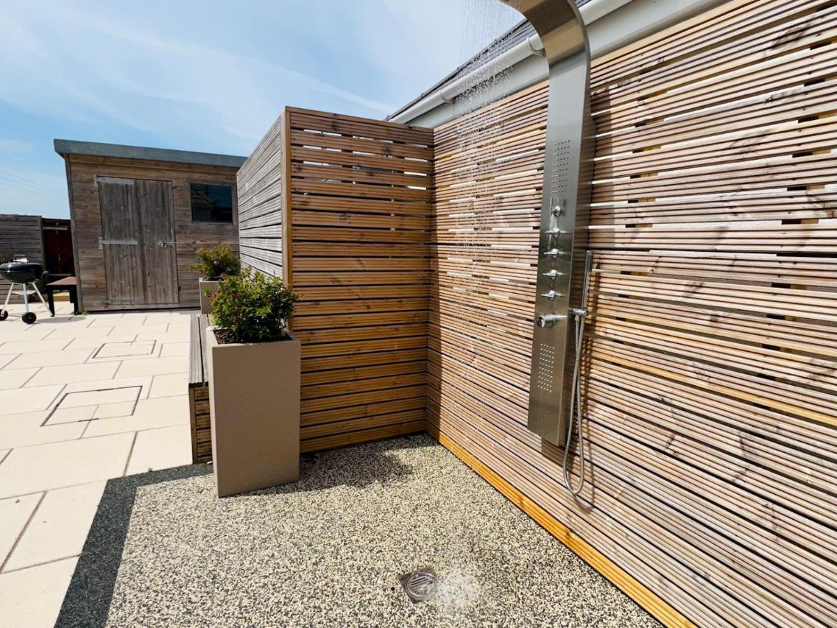 Pass The Keys Fabulous Beach Front Holiday Location Lydd Exterior foto