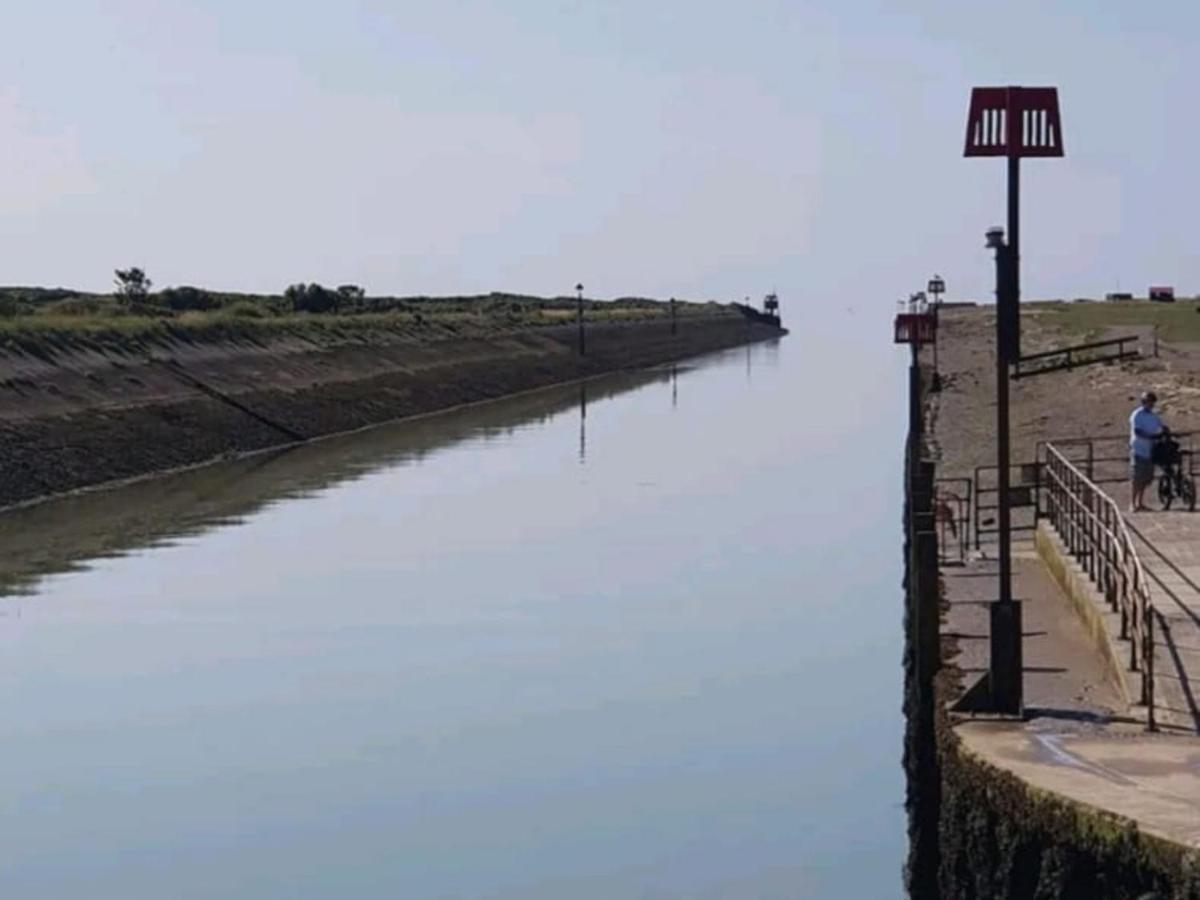 Pass The Keys Fabulous Beach Front Holiday Location Lydd Exterior foto